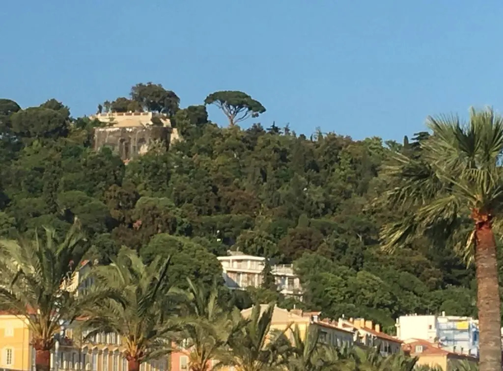 Apt 2-3 pces dans le Carre d Or a 290 m des plages