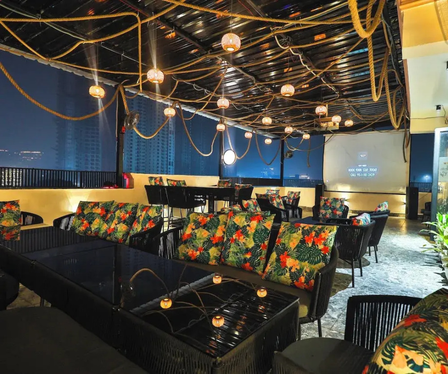 Orsom Stay Rooms with Jacuzzi Sector 53 Gurgaon
