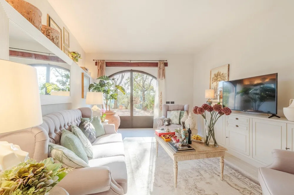 Amore Farmhouse Retreat