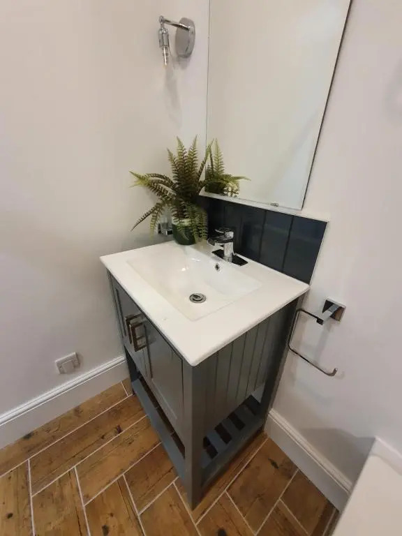 The Aviator - Stunning 1 bed with large balcony