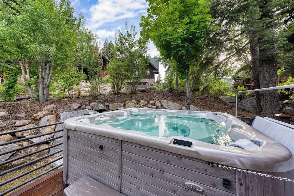 Cedars at Palisades by Avantstay Hot Tub, Resort Access, and Mountain Views