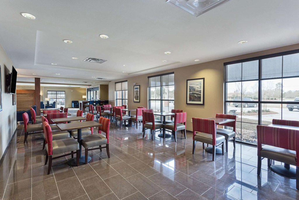 Pennant Hotel & Suites