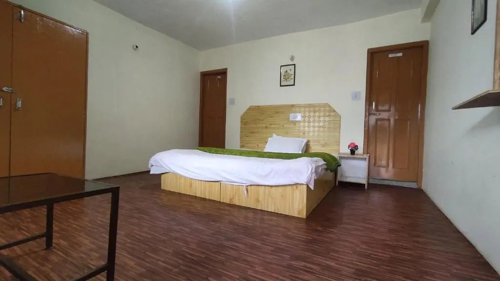 Manali top Inn & Cafe