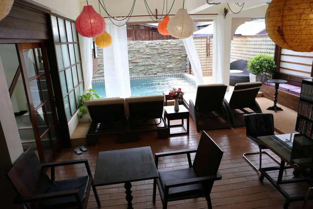 Kampaeng Ngam Hotel - Steps to Night Bazaar & Old City