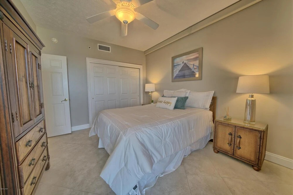 Cozy Condominium with Astonishing View from Spacious Balcony - Unit 0401 by RedAwning
