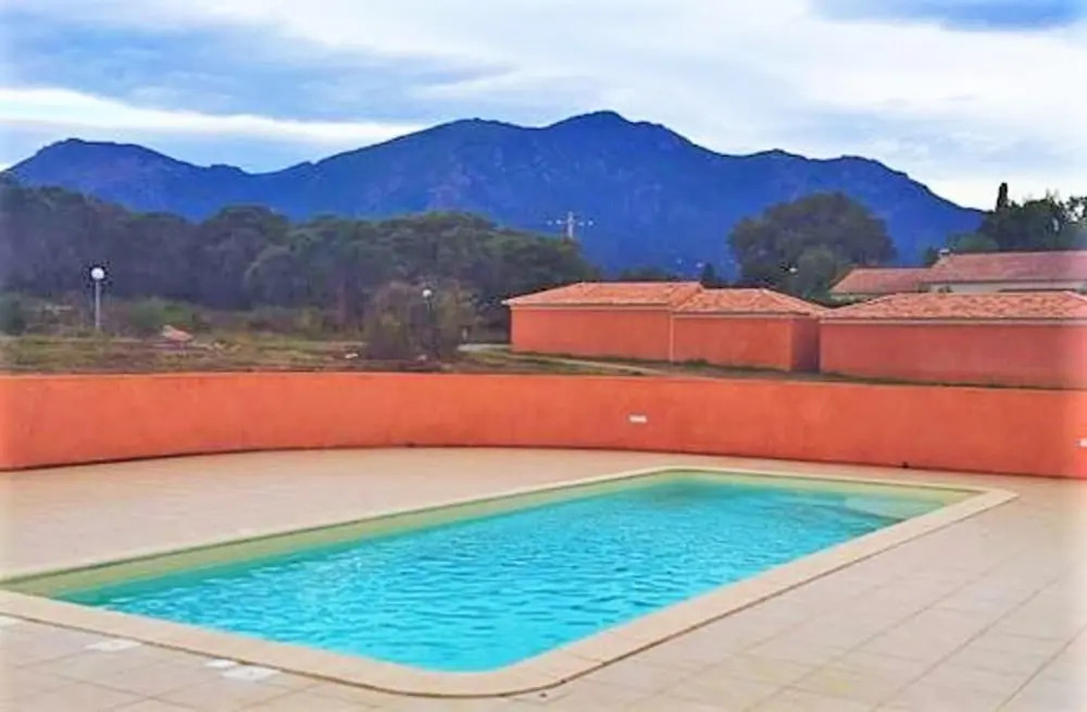 House With 2 Bedrooms in Prunete, With Pool Access and Terrace - 200 m