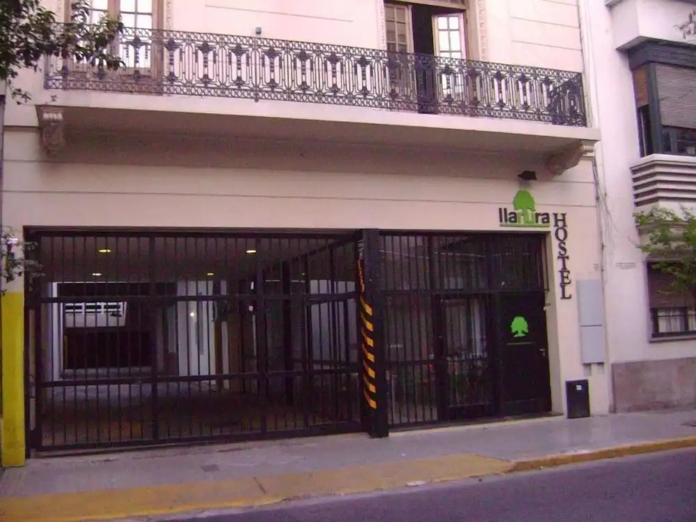 Llanura Hostel