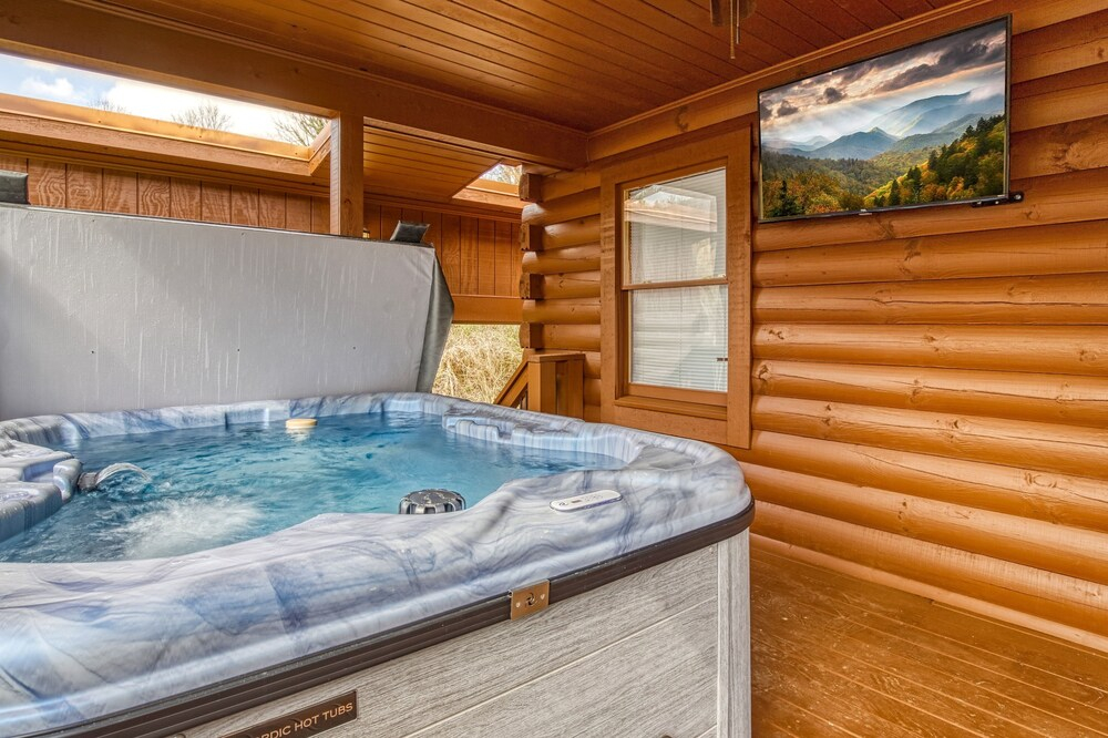 Greenbrier Woods 2 Bedroom Cabin