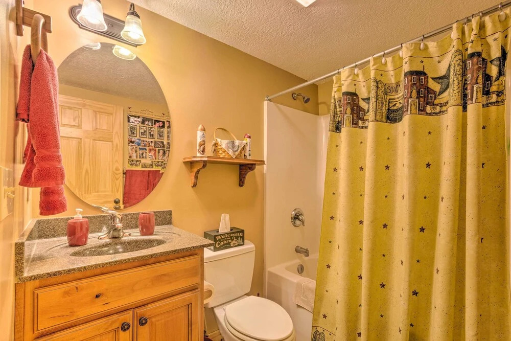 Mountain-view Maggie Valley Home w/ 2 Decks!