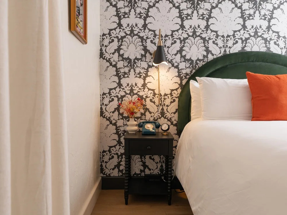 Petit Soleil - Bed, Breakfast and Bar