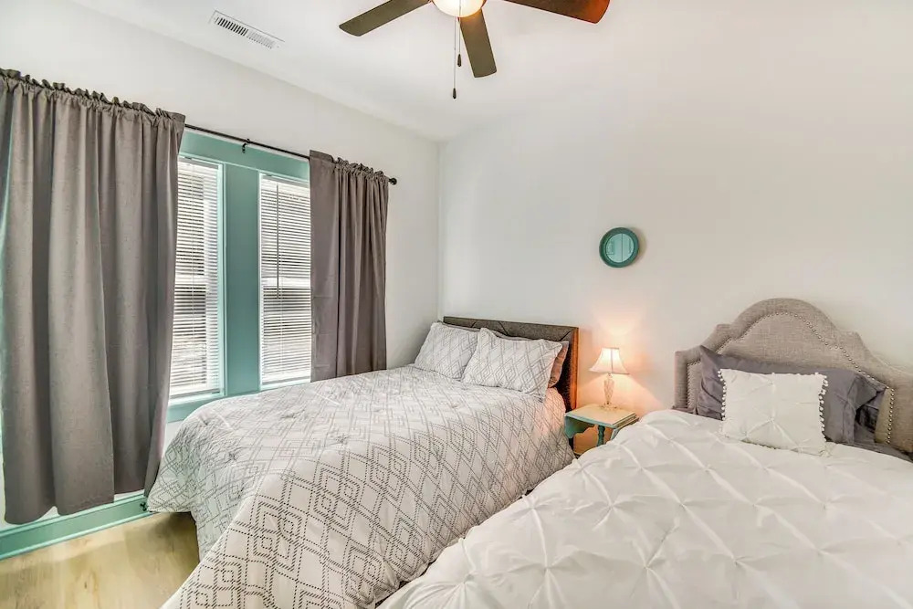 1 Mi to Dtwn Manteo: Dog-friendly Home w/ Deck