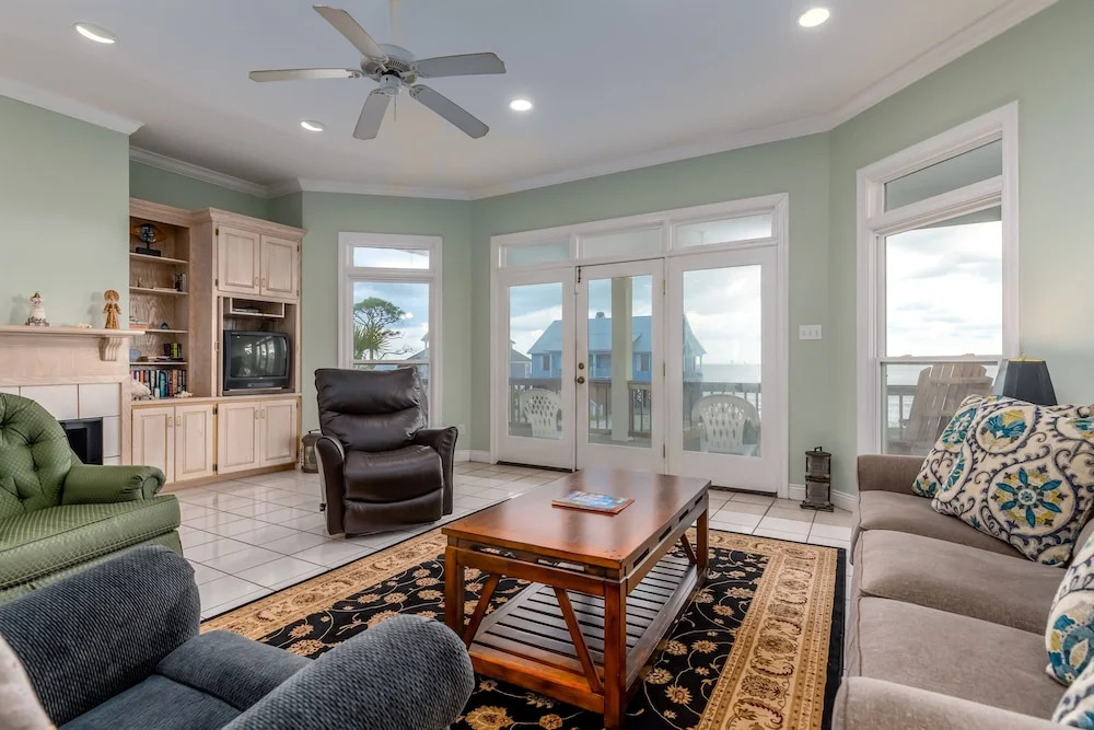Sunny Side Up - 310 Audubon 4 Bedroom Home by RedAwning