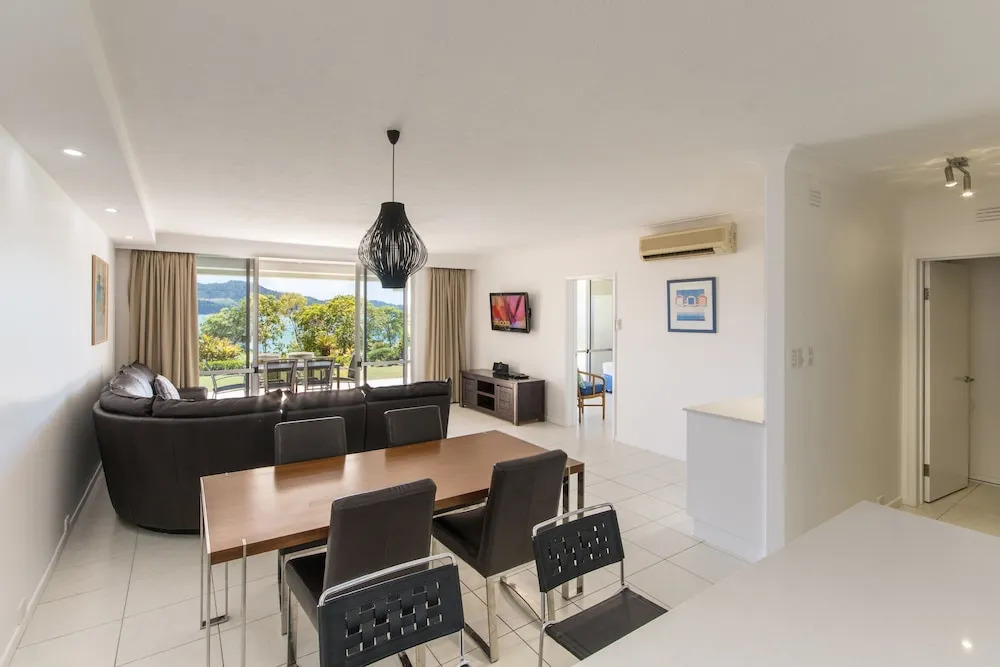 Beach Front Lagoon Lodge Apartments