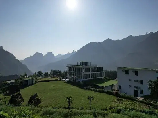 XMAN Sunrise Peaks Resort