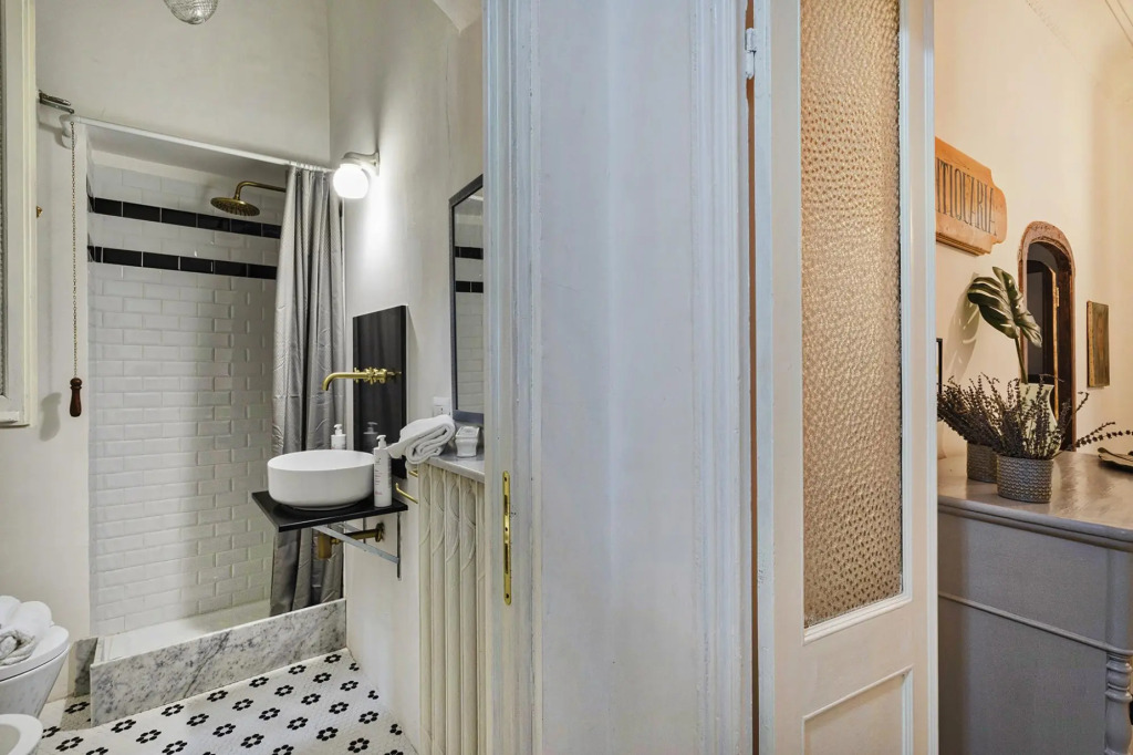 Vintage Design Apartment by Wonderful Italy