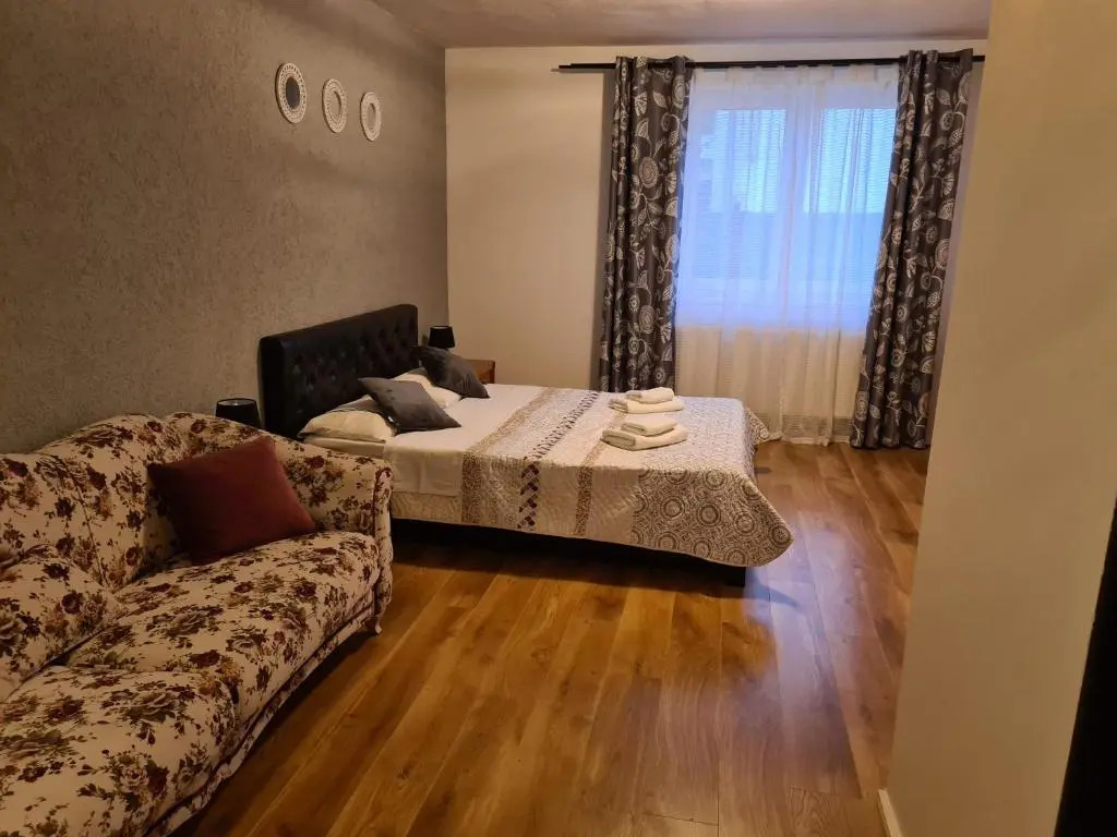 Luca's House ( aeroport Henry Coanda, Therme Bucuresti)