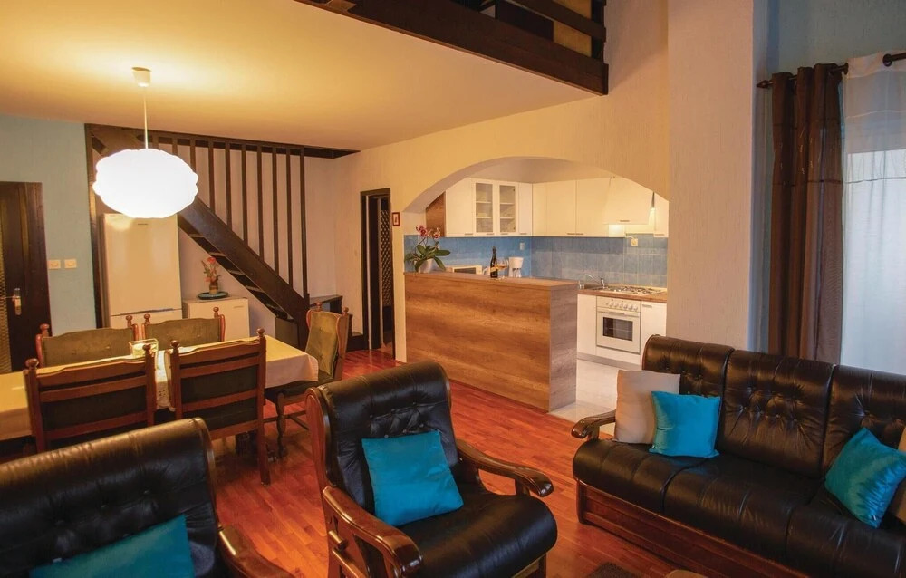 Awesome Apartment in Medulin With 5 Bedrooms and Internet