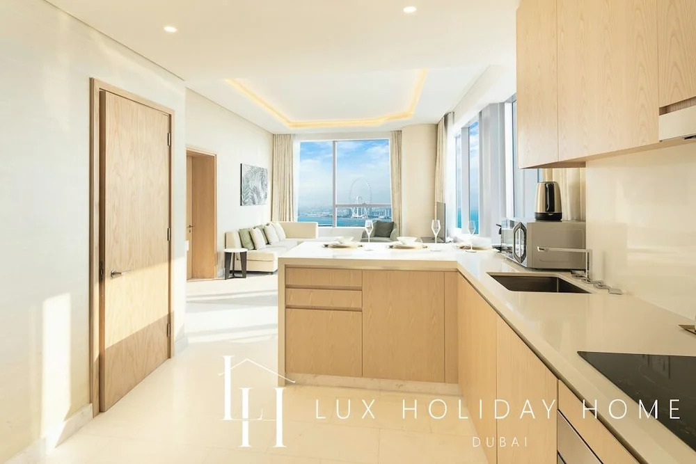 LUX Iconic Views at Palm Tower Suite 1