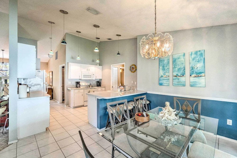 4 Mi to Beaches: Home w/ Lanai & Yard in Venice!