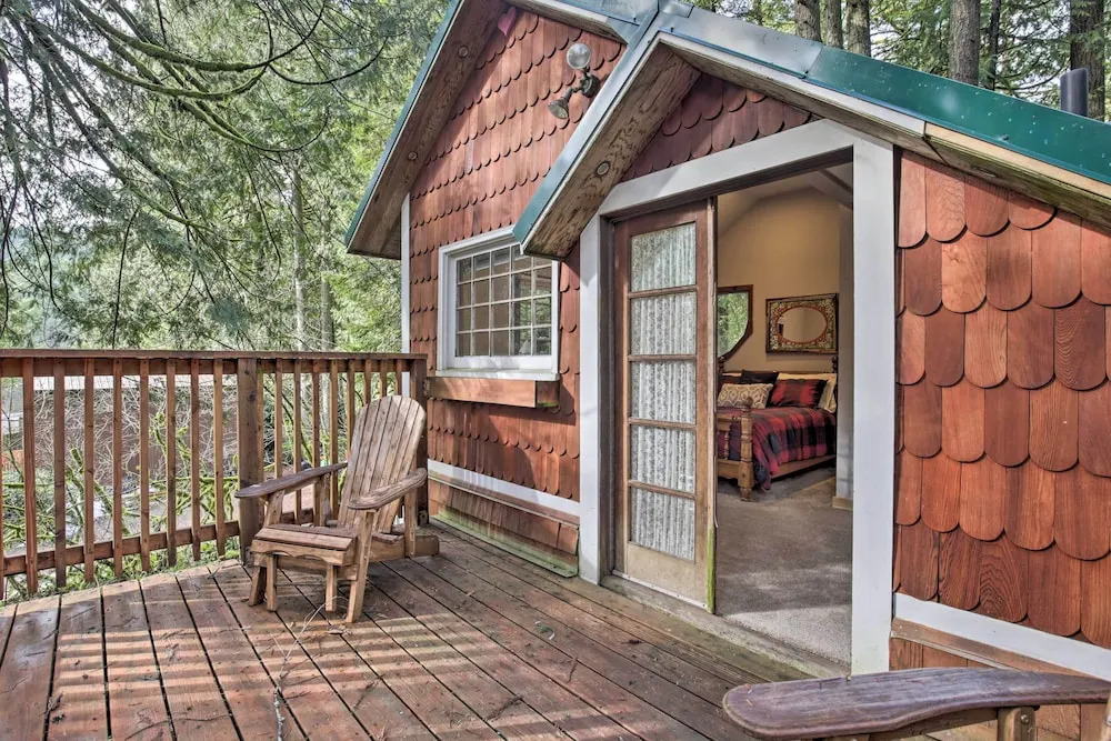 Walk to Zigzag River: The Sundance Cottage