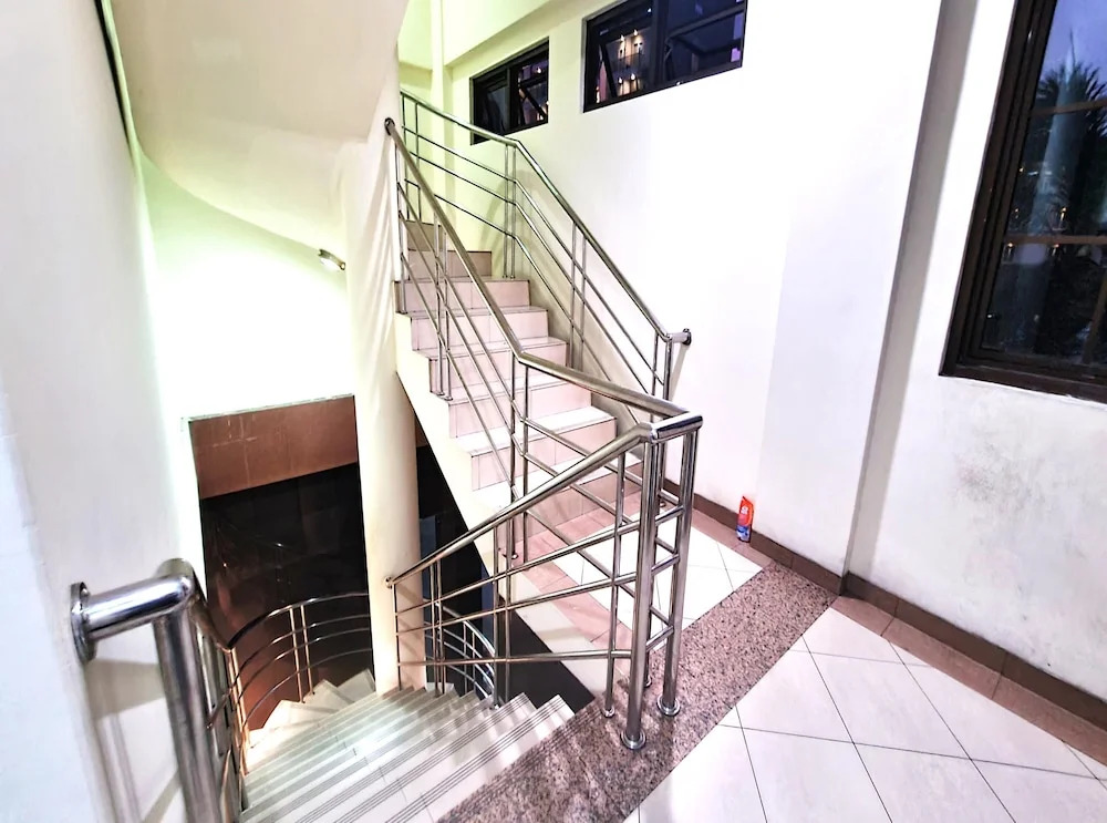 Residence 38 By Oyo Rooms