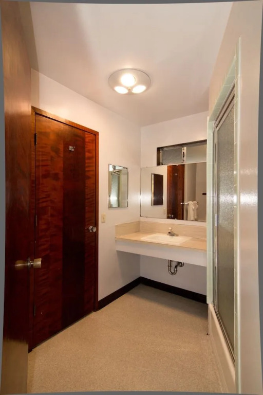 Curly Redwood Lodge
