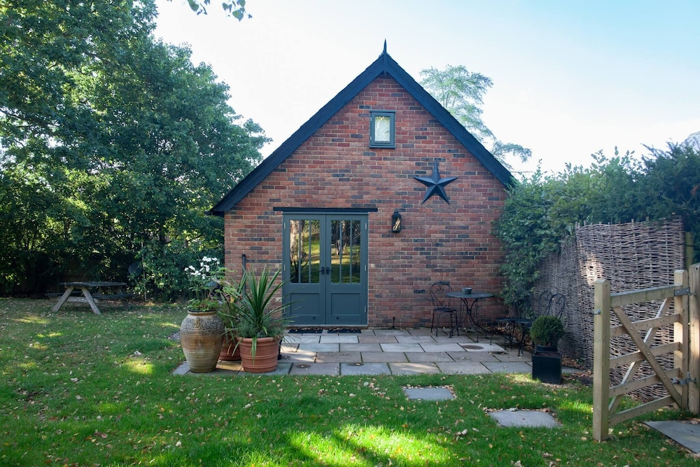 The Smarden Snug for Garden Lovers