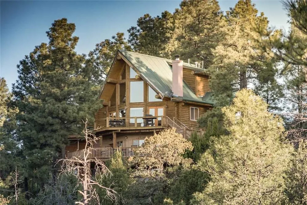 Mountain Valley View - Three Bedroom Cabin with Hot Tub