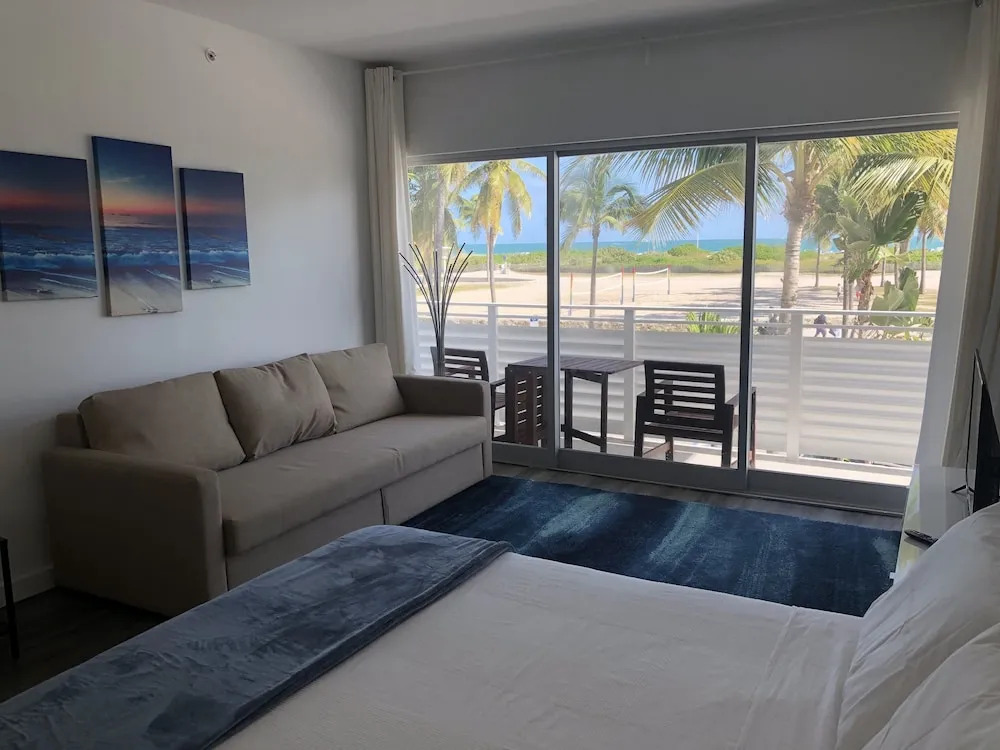 SoBe 12th and Ocean Suites