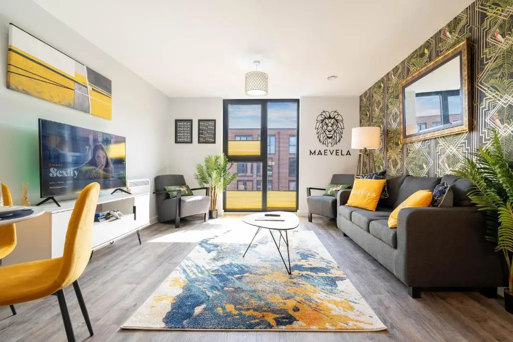 MAEVELA Apartments - Jungle Vibe Luxury City Centre 1 Bed Apartment - NEW BUILD - City Centre, Digbeth - ROOFTOP TERRACE - PS4 & Smart TV's