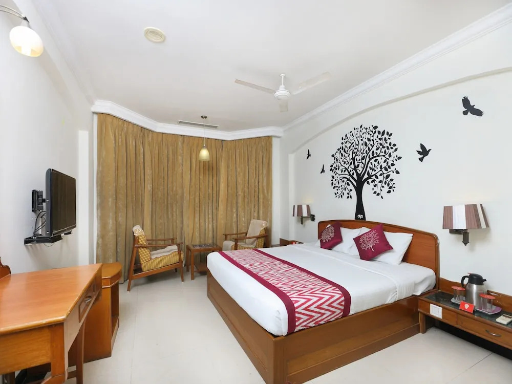 OYO 1081 Hotel Sindhu International