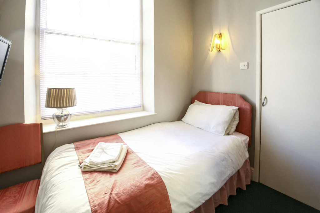 The Jubilee Hotel East - with NEWLY REFURBISHED SPA FACILITIES - GAMESPIT - AND SMOKEHOUSE