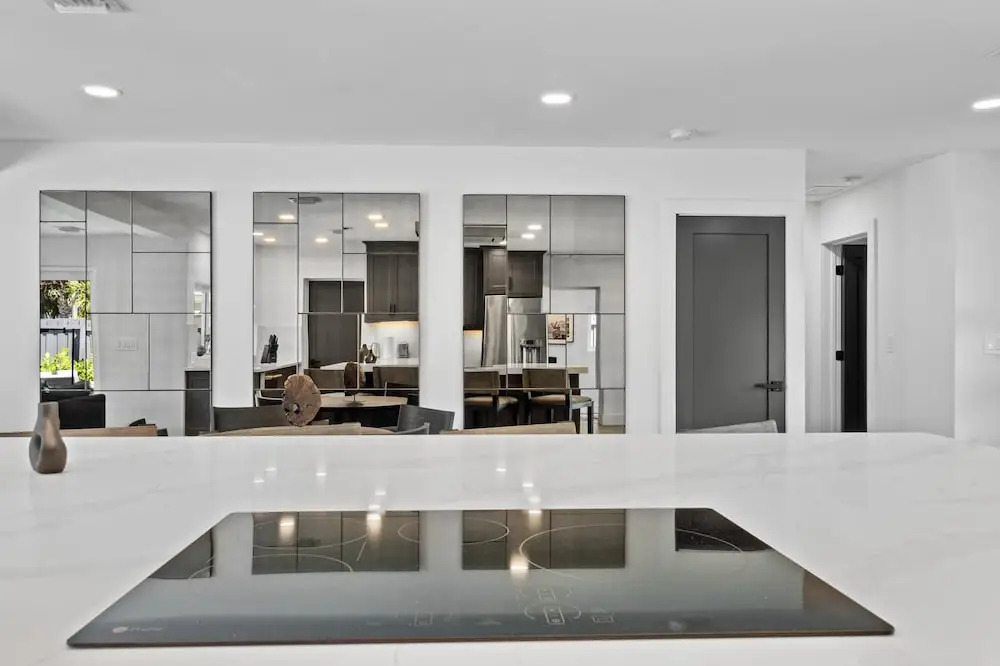 Stunning Poolside Luxury Retreat