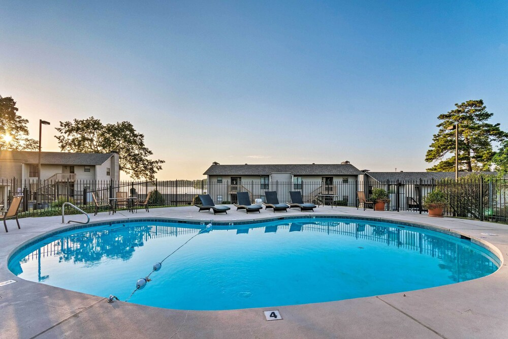 Boat & Explore! Easy-access Lake Hamilton Condo