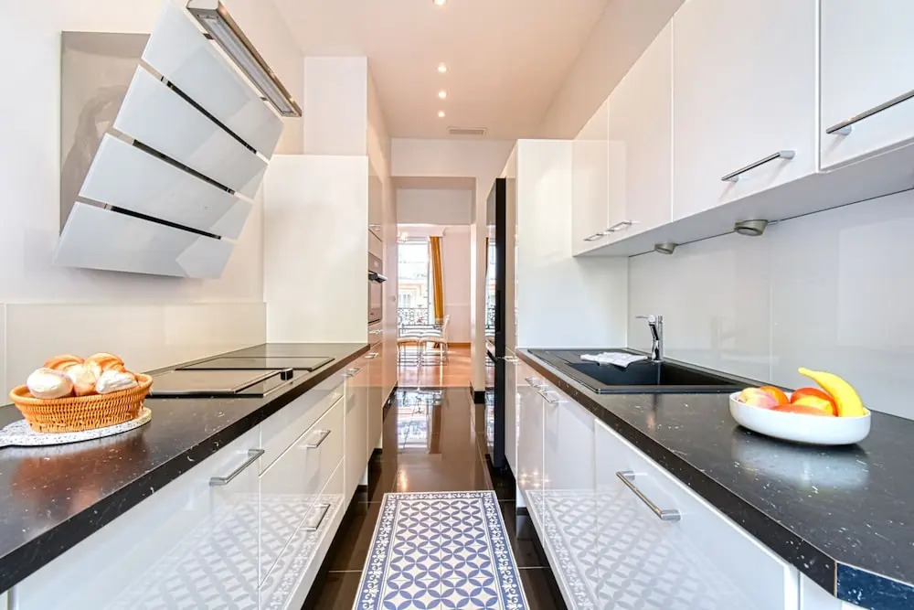 Luxury 2BR Apartment Near Le Vieux and Croisette