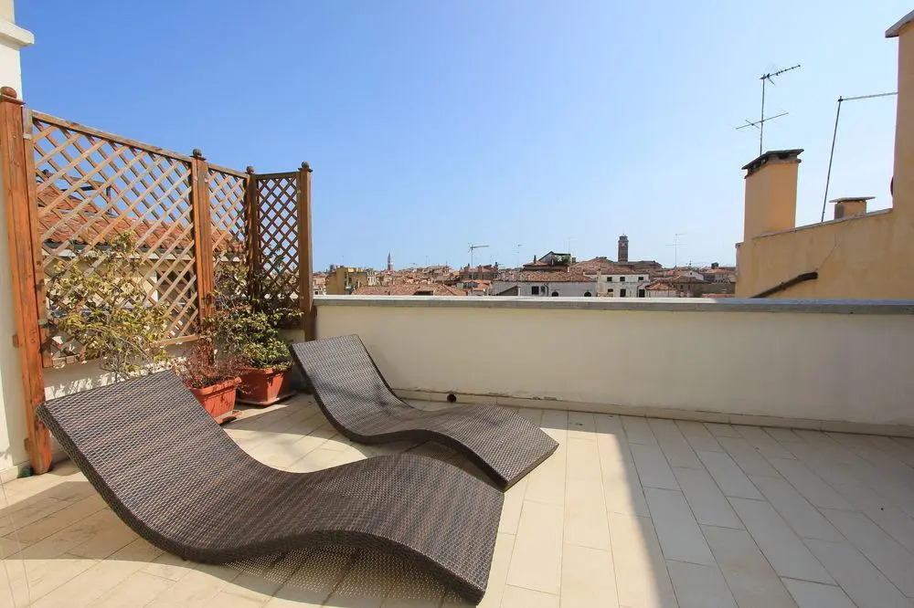 Faville - Rialto Apartments