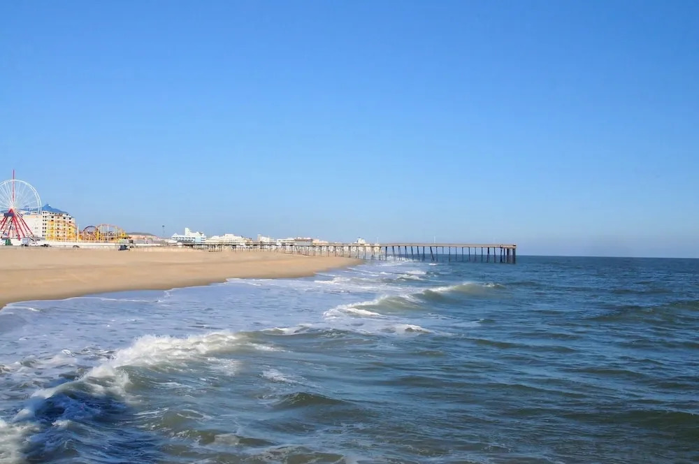 Choice Beachfront Getaway W/ Heated Indoor Pool 2 Bedroom Condo