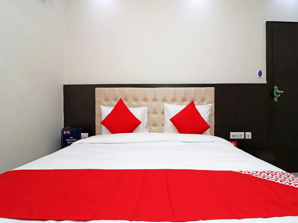 OYO 22979 Saffron Hotel