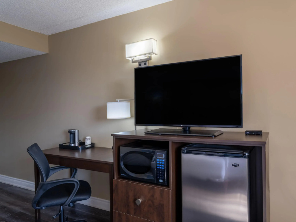 Super 8 by Wyndham Toronto East ON