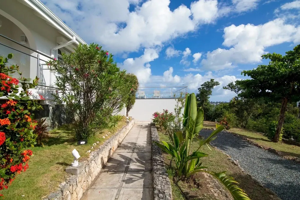 Exclusive Gated Area, Close to Beaches, Huge Pool, AC, Free Wifi, Perfect for Families !