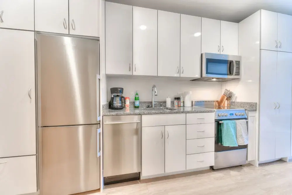 Milwaukee River Suites by Barsala