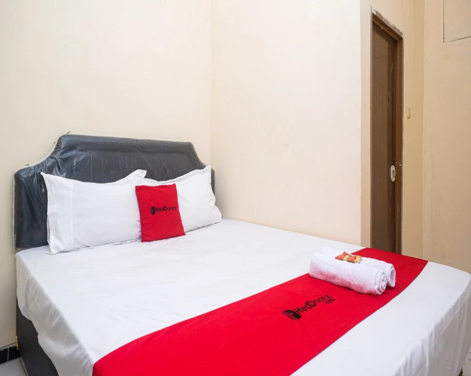 RedDoorz near Plaza Ambarrukmo Yogyakarta