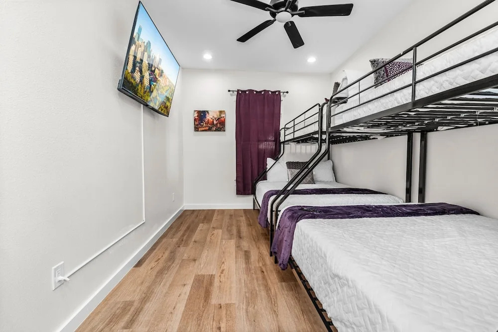 Bold Bright 4br/3.5full Baths Near Riverwalk Dtown