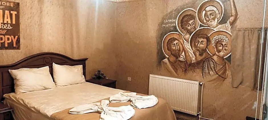 Stay In Peace Cave Hostel