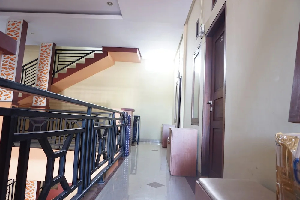 OYO 93414 Wisma Ratu Syariah Near SMP Negeri 2 Watang Pulu
