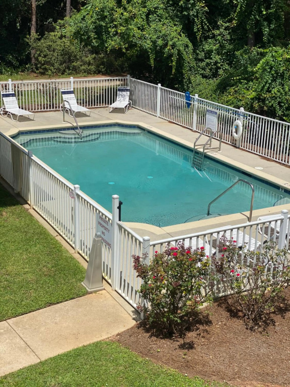 Condo w Pool near beaches, dining, shopping, etc