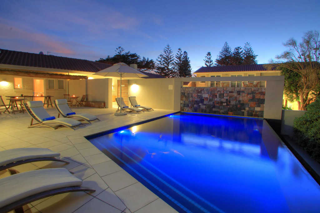 Abalone Guest Lodge