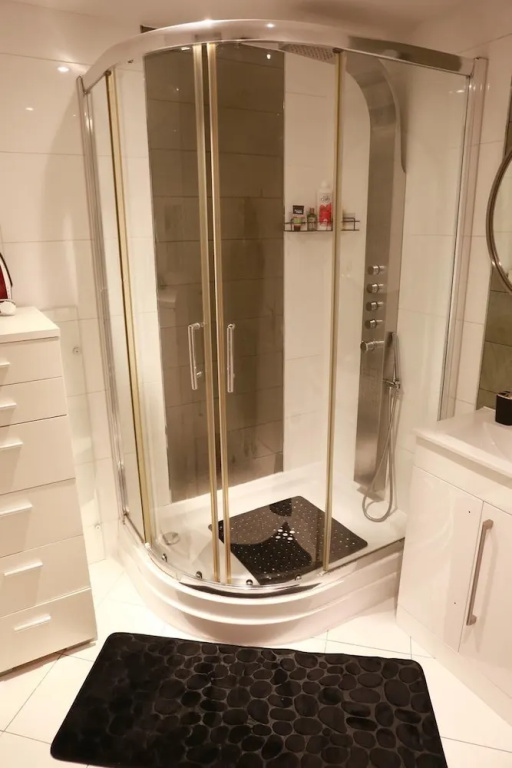 This is a two Bedroom Apartment Right in the Centre of Birmingham new Street