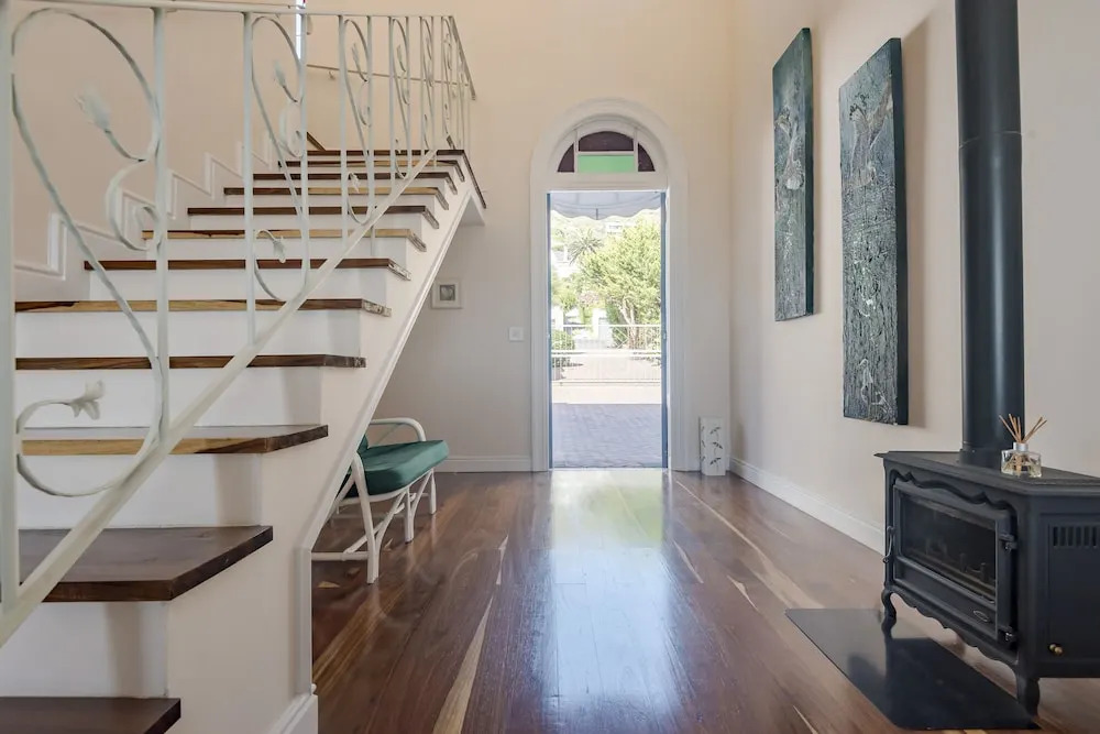Sunny Cove Manor