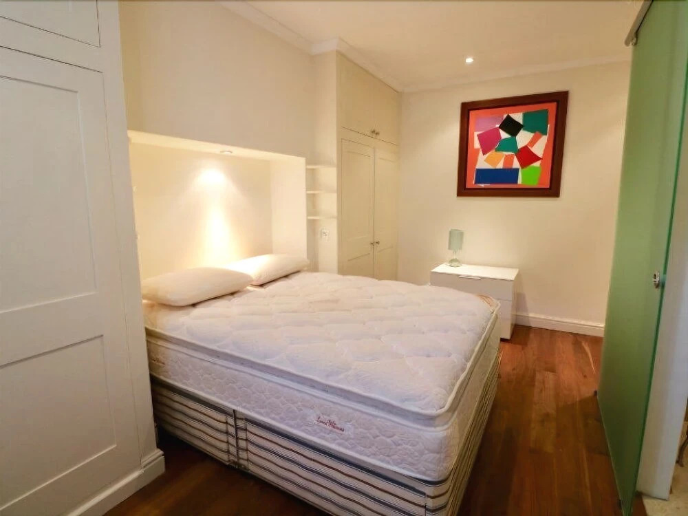 Elegant 2 Bedroom Flat Earl's Court